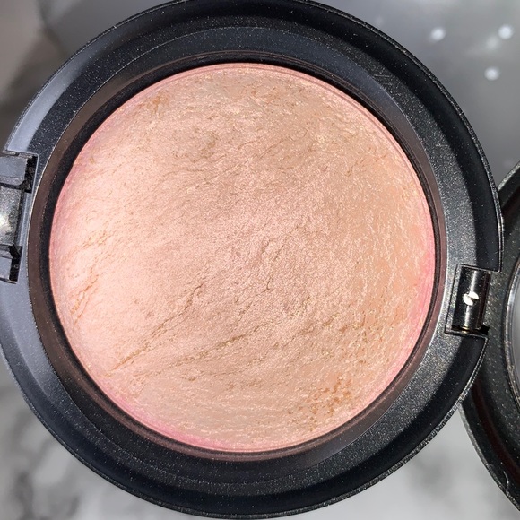 RARE Porcelain Pink MAC MIneralized Skinfinish - Picture 6 of 13